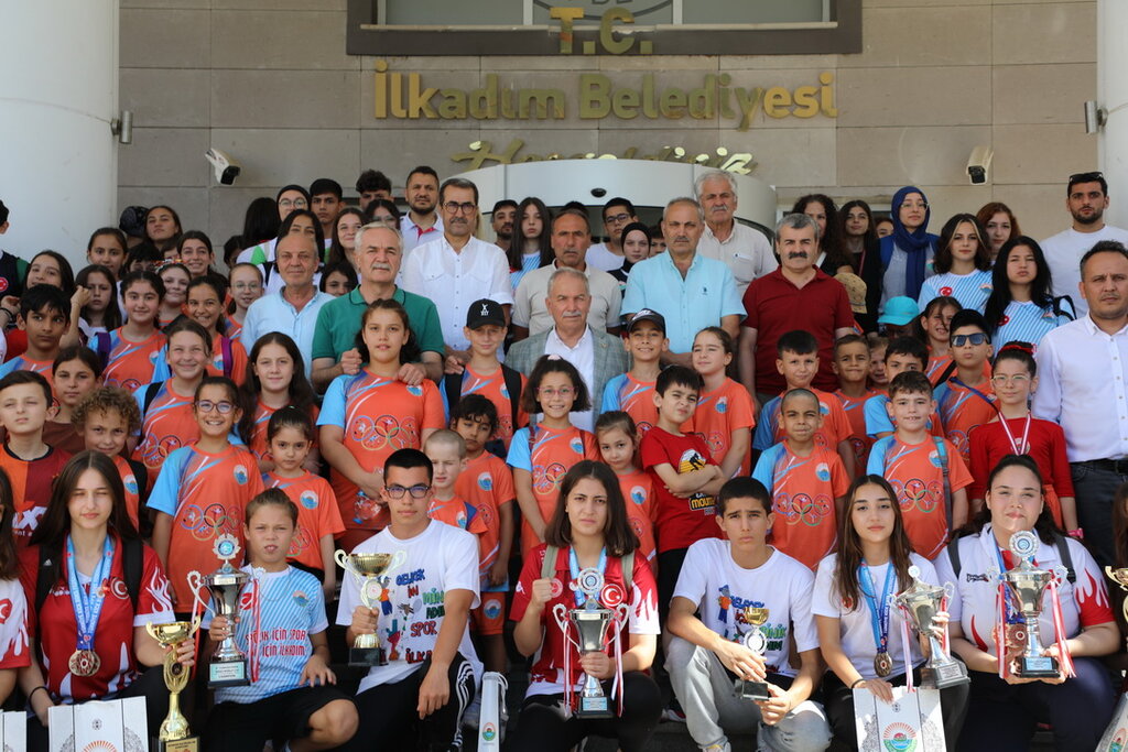 Samsun'da '2023 Yılı Spor Ödülleri'ni Başkan Demirtaş Verdi!