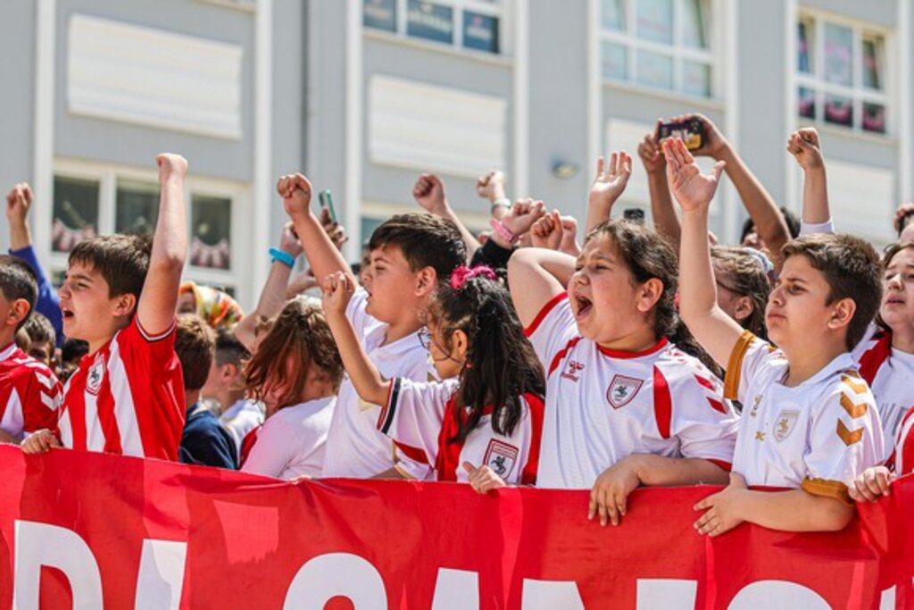 Bu Şehrin Samsunsporlu Çocuklarından Futbolculara Sevgi Seli!