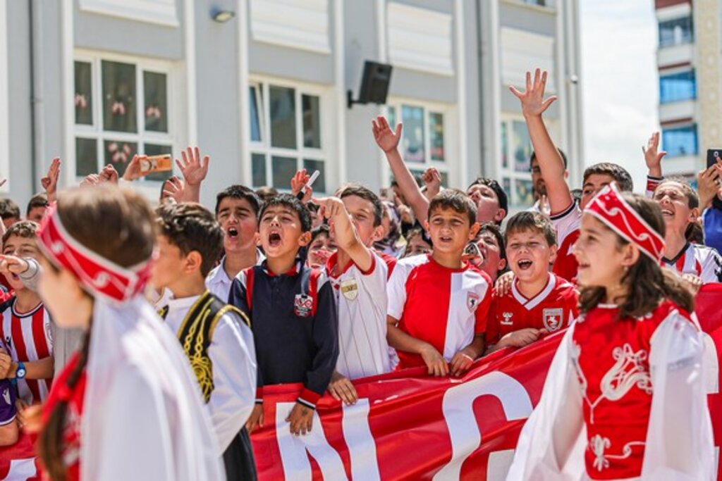 Bu Şehrin Samsunsporlu Çocuklarından Futbolculara Sevgi Seli!