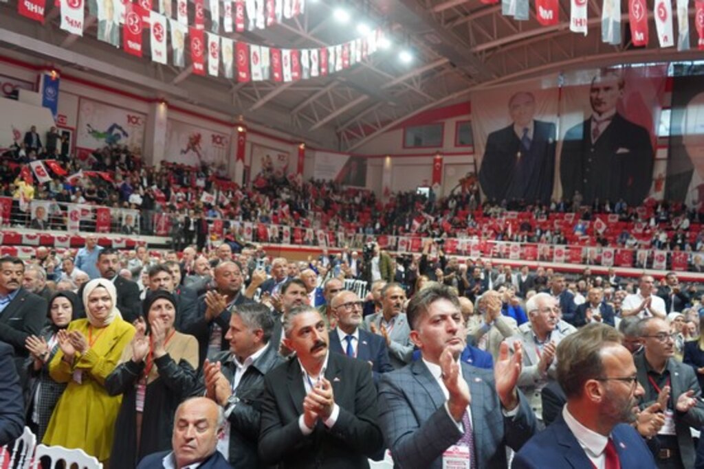 MHP Samsun Kongresi'nde Burhan Mucur Başkanlığa Yeniden Seçildi!