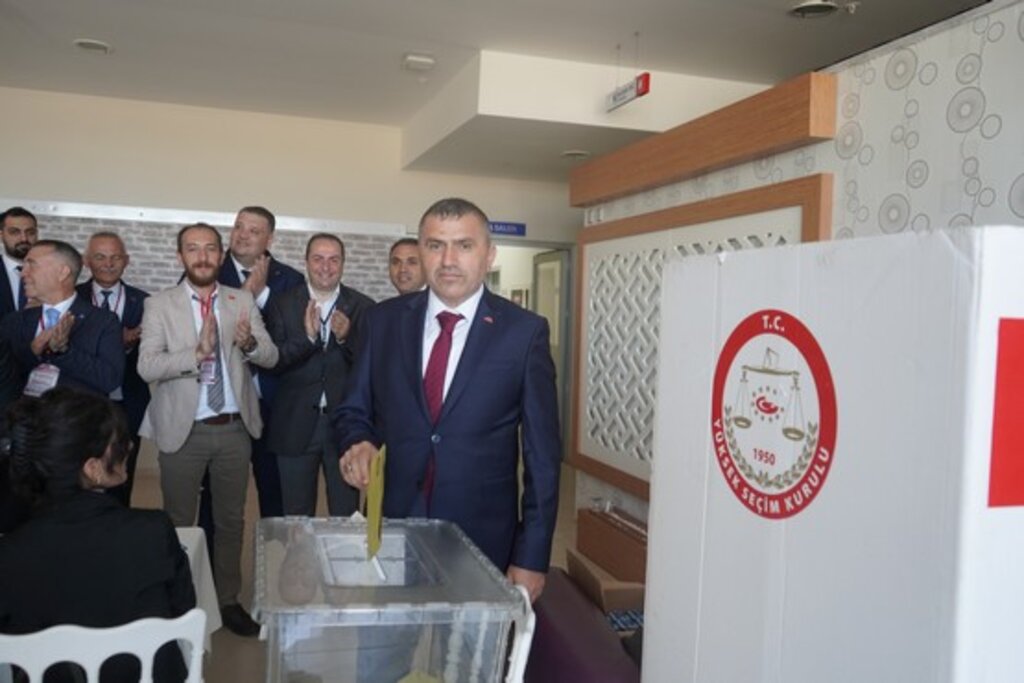 MHP Samsun Kongresi'nde Burhan Mucur Başkanlığa Yeniden Seçildi!