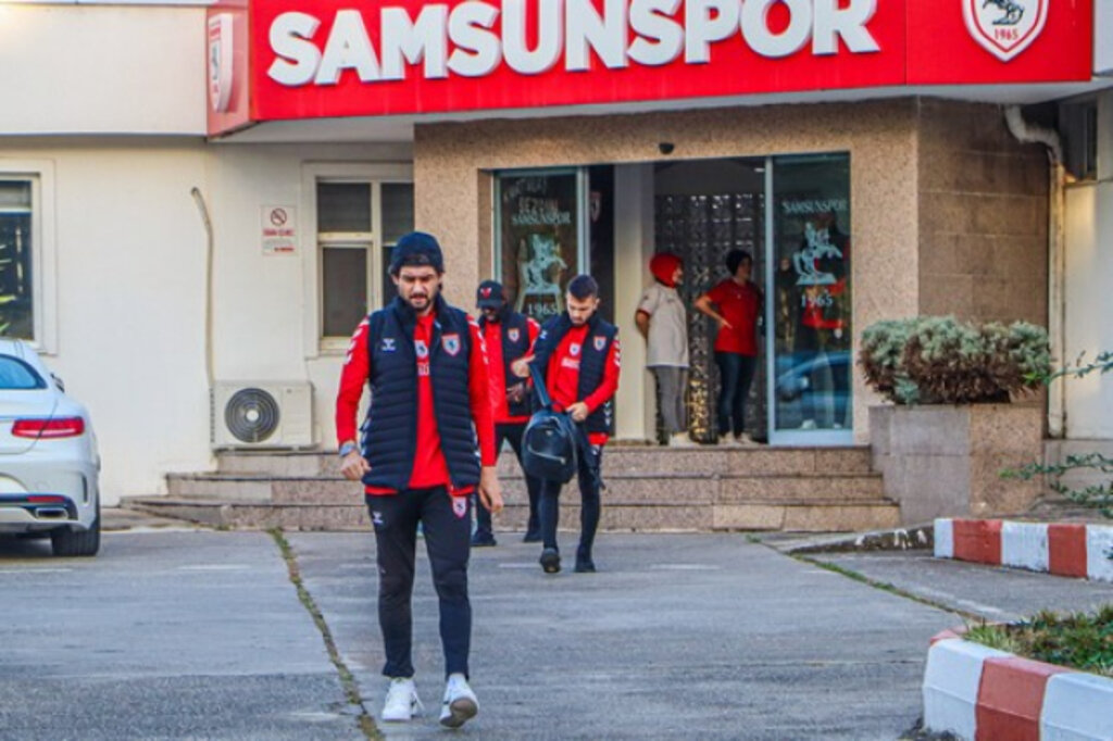 Samsunspor'un Adana Yolculuğu Başladı! Kadroda Kiler Var?