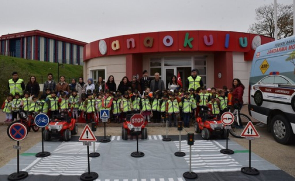 Jandarma Ekipleri Samsun’da Bakımevi Öğrencilerine Trafik Eğitimi Verdi!