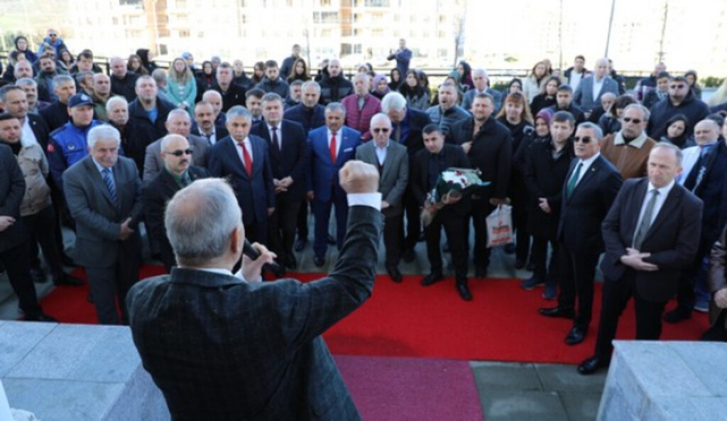 Başkan Demirtaş Çiçeklerle Karşılandı!