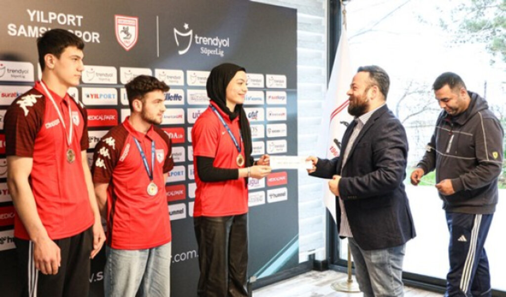 Samsunspor’dan Başarılı Sporculara Ödül!