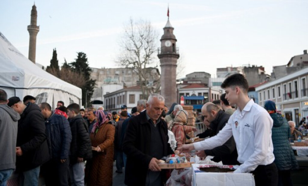 Büyükşehir’in İftar Sofrası Samsunluları Bir Araya Getiriyor!