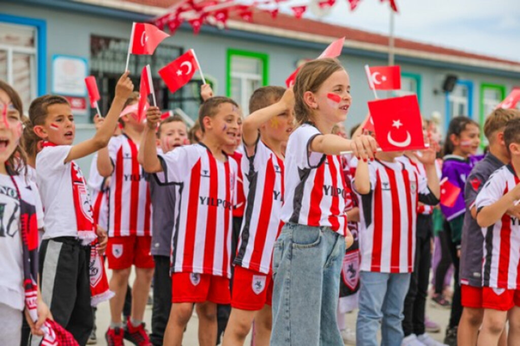 Samsunsporlu Futbolculara Öğrencilerden Sürpriz!