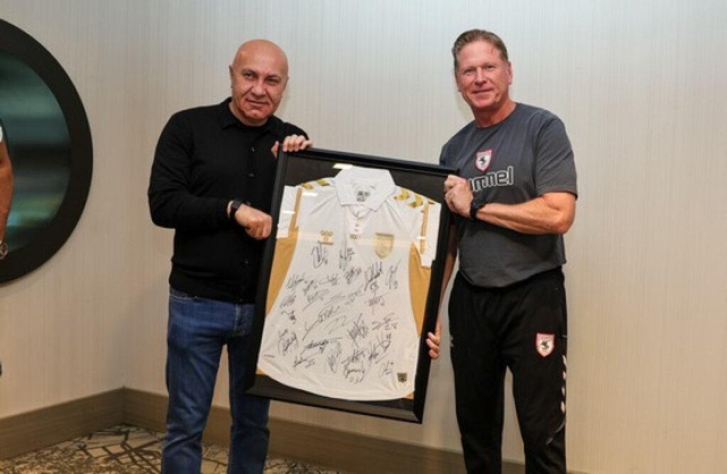 Markus Gisdol’a Anlamlı Hediyeler İle Teşekkür Edildi!