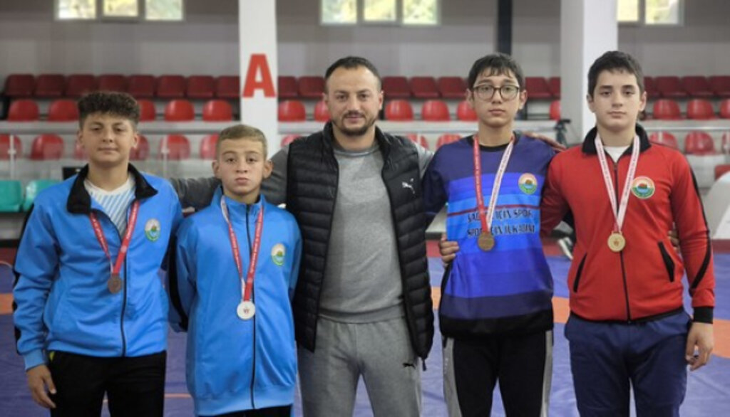 İlkadım Belediyesi Güreş Takımı Sporcuları Takım Halinde Şampiyon Oldu!