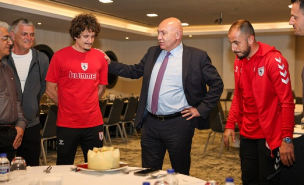Samsunspor Başkanı Yıldırım’a Sürpriz Doğum Gününü Kutlaması!