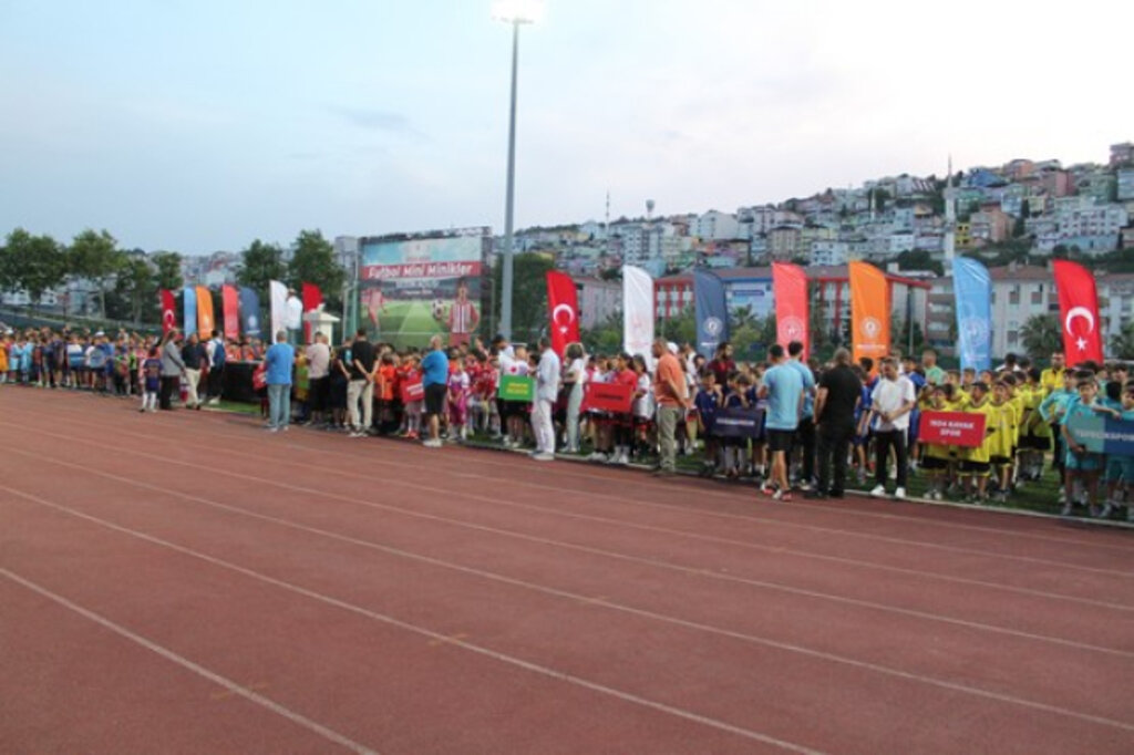 Samsun'da Mini Minikler Futbol Heyecanı Başlıyor!