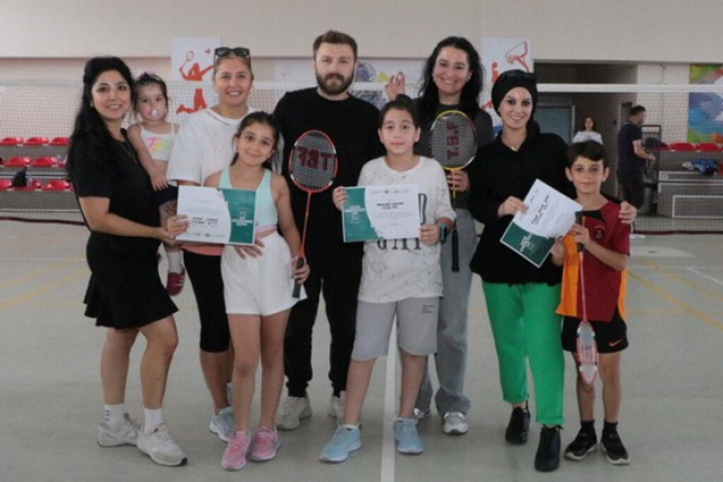 Veliler Ve Çocukları Badmintonda Yarıştı!