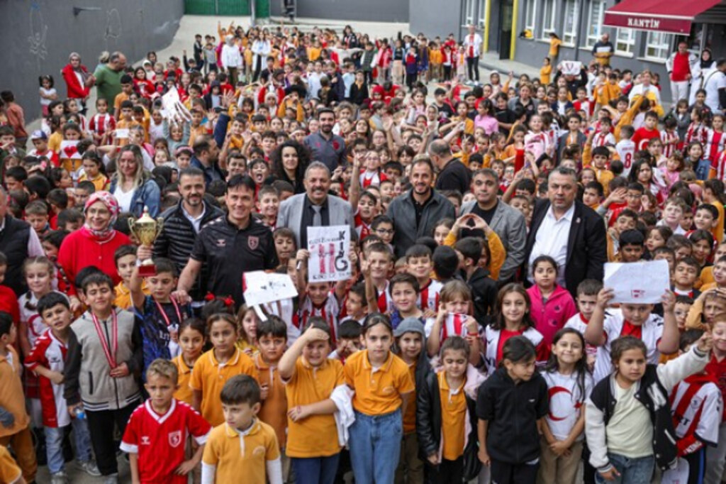 Samsunspor'un Kaptanı Zeki Minik Öğrencilerle Buluştu!
