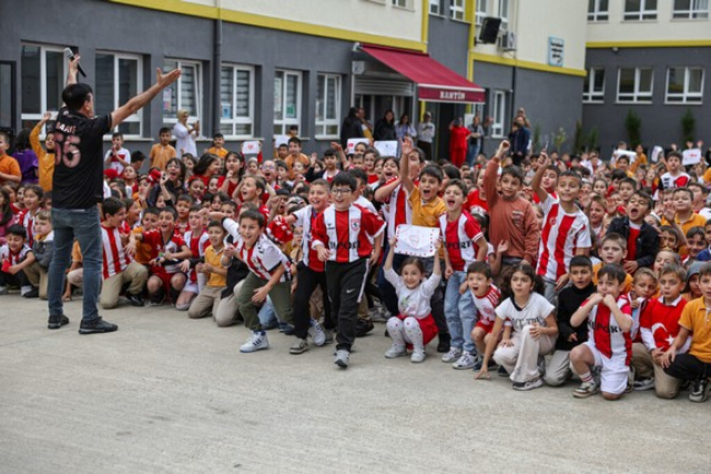 Samsunspor'un Kaptanı Zeki Minik Öğrencilerle Buluştu!