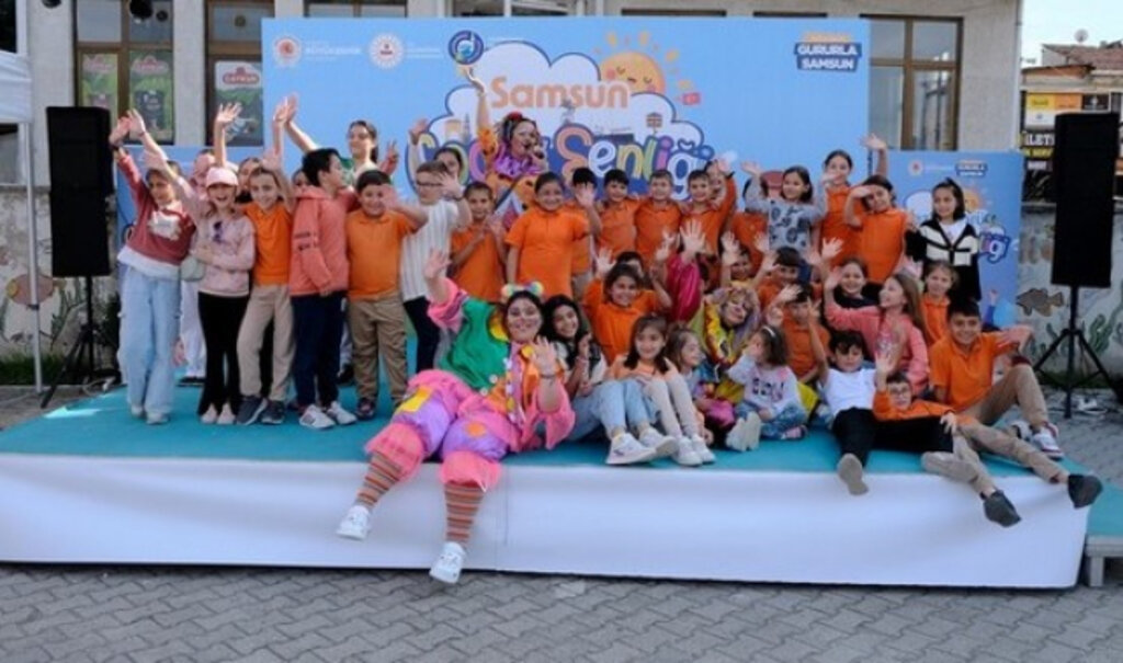 Büyükşehir’in İlçe Çocuk Şenlikleri Vezirköprü İle Devam Ediyor!