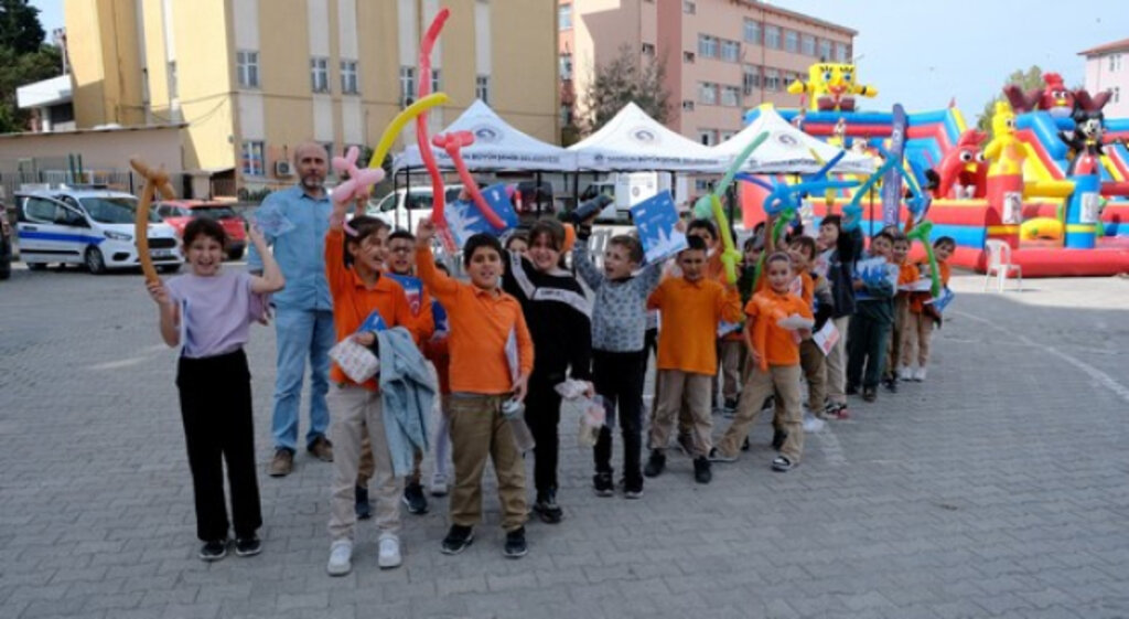Büyükşehir’in İlçe Çocuk Şenlikleri Vezirköprü İle Devam Ediyor!