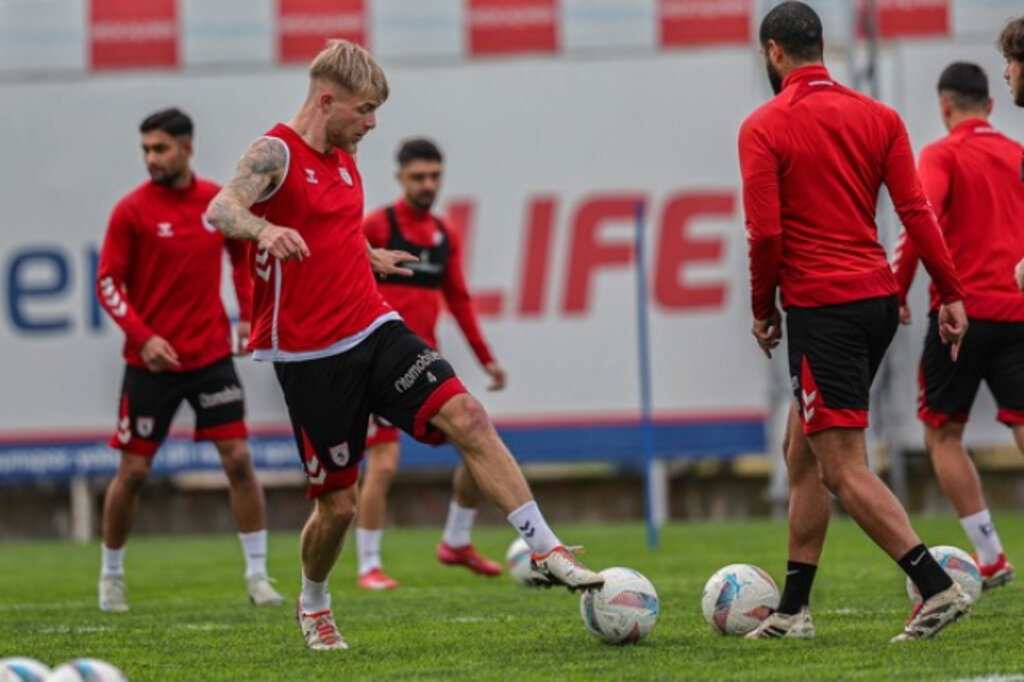 Samsunspor’un Antalya Hazırlıkları Çocukların Ziyareti İle Şenlendi!
