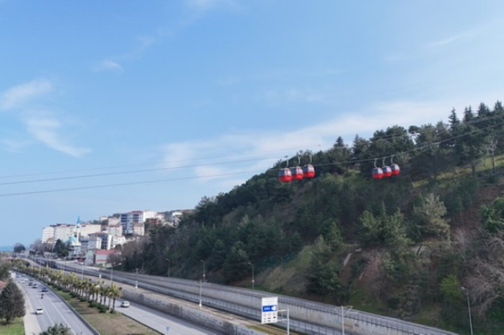 Yenilenen Teleferiğe Tatilde Yoğun İlgi!