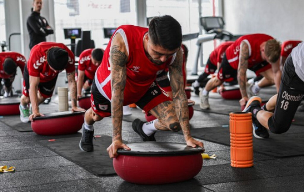 Samsunspor’un Antalya Hazırlıkları Çocukların Ziyareti İle Şenlendi!