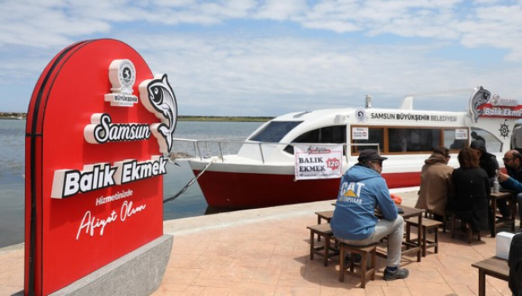 Samsun Büyükşehir’in Teknesinde Uygun Fiyata Balık Ekmek!