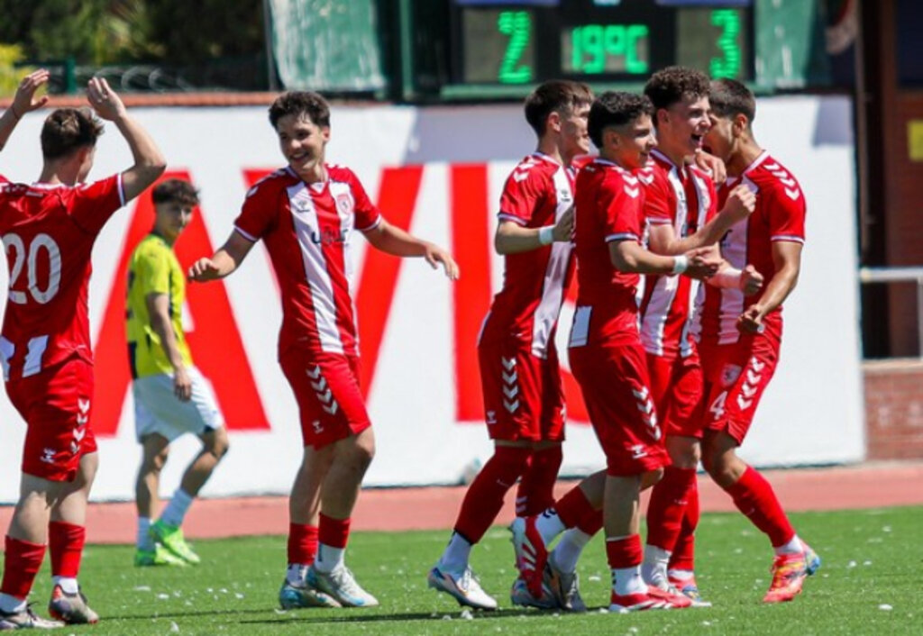 Samsunspor'un Gençleri Fenerbahçe'yi Deplasmanda Mağlup Etti!