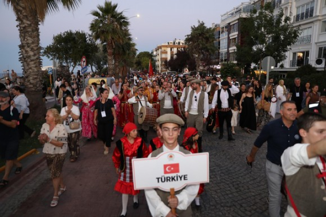 Uluslararası Halk Oyunları Festivali’nin İlk Günü Dolu Dolu Geçti!