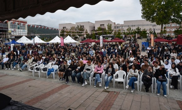 OMÜ Uyum Fest ile Yeni Öğrencilere Coşkulu Karşılama!
