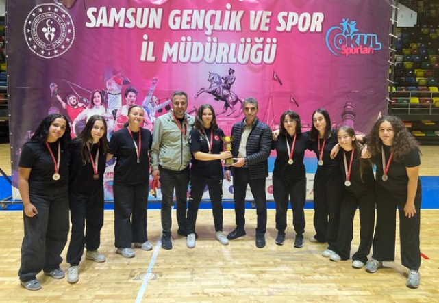 Hentbolda Şampiyon İlkadım Ondokuz Mayıs Lisesi!