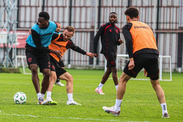 UEFA Avrupa Konferans Liginin Lideri Samsunspor, İzlanda’ya Uçacak!