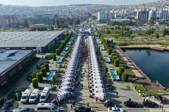 Büyükşehir Tarafından Şehre Kazandırılan 100 Yeni Ambulans Düzenlenen Törenle İl Sağlık Müdürlüğüne Teslim Edildi!