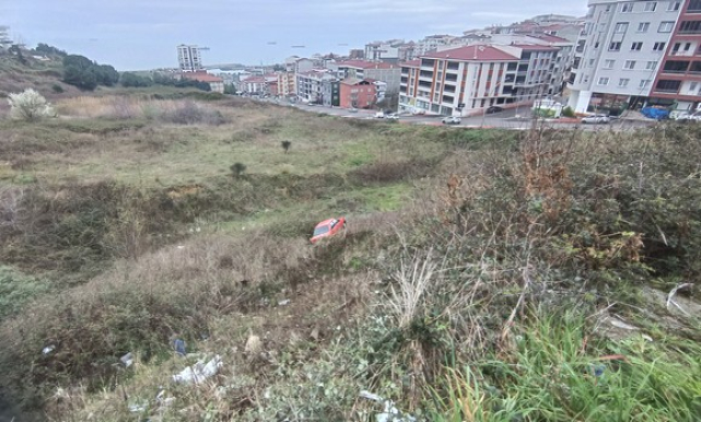 Samsun’da Otomobil Vakıfların Arazisine Uçtu!