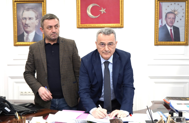İlkadım Belediyesi'nde İmzalar Atıldı! En Düşük Maaş 45 Bin TL!