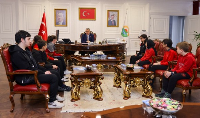 Başkan İhsan Kurnaz’a Diyarbakırlı Misafirlerini Ağırladı!