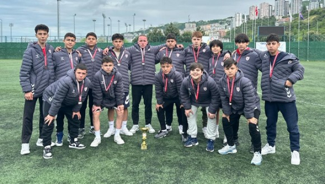 Trabzon Takımını Yenen Samsun Uğur İlkadım Ortaokulu Türkiye Üçüncüsü Oldu!