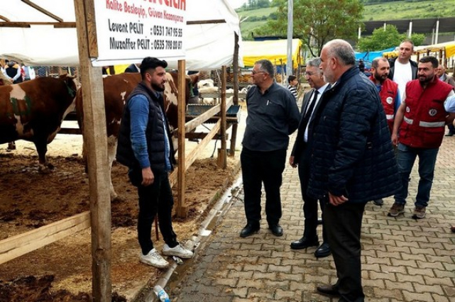 Canik Belediyesi Kurban Pazarı’na Büyük Rağbet!