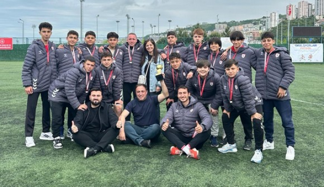 Trabzon Takımını Yenen Samsun Uğur İlkadım Ortaokulu Türkiye Üçüncüsü Oldu!