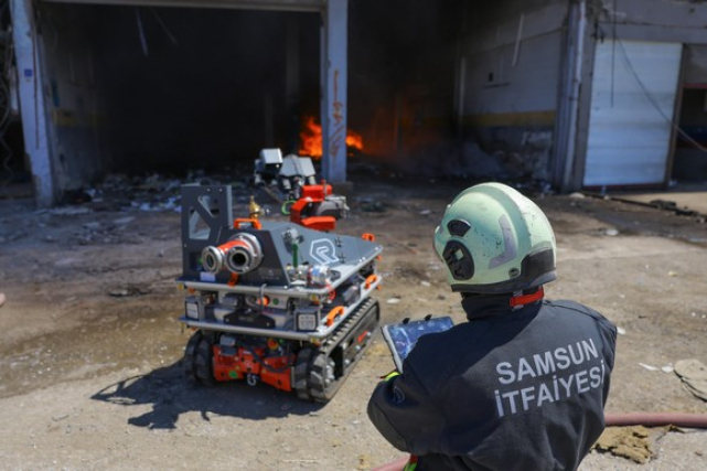 Samsun İtfaiyesi Yeni Araçlarla Güçleniyor! Yangın Söndürme Robotu Hizmete Alındı!