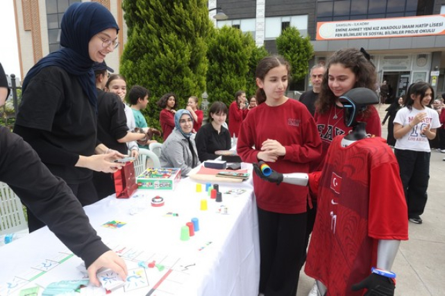 Türkiye'nin Nüfusa Kayıtlı Robotu CANİKMAN Öğrencilerle Buluştu!