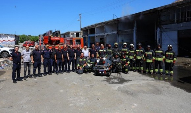 Samsun İtfaiyesi Yeni Araçlarla Güçleniyor! Yangın Söndürme Robotu Hizmete Alındı!
