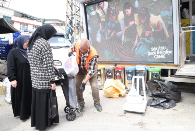 Canik'te Atıklar Dönüşüyor, Aile Bütçesine Destek Oluyor!