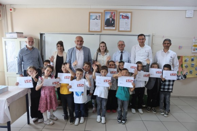 Başkan Sandıkçı Öğrencilerin Karne Sevincini Paylaştı!