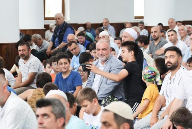 Canik'te Camiye Gelen Hediyeyi Alıyor! Başvuru Süresi Uzatıldı!