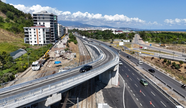 Kenan Şara Köprülü Kavşağı Projesi'nde İki Önemli Bağlantı Yolu Trafiğe Açıldı!