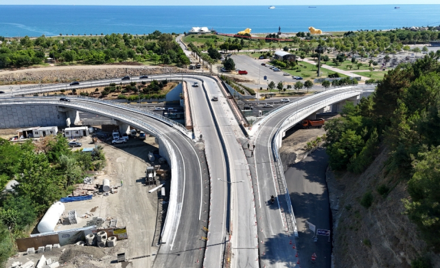 Kenan Şara Köprülü Kavşağı Projesi'nde İki Önemli Bağlantı Yolu Trafiğe Açıldı!