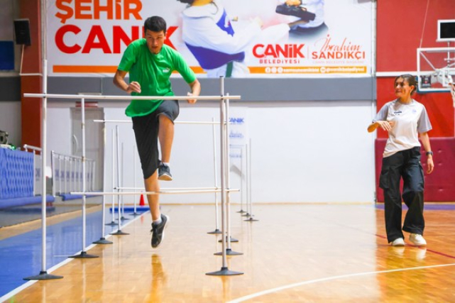 Canik'te Gençler Parkurun Tozunu Dumana Katıyor!