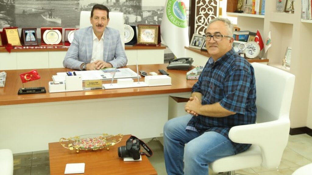 Başkan Tok’a ‘Zirvedekiler’ Kitabı Hediye Edildi!