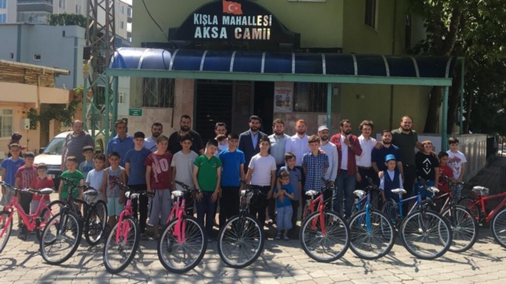 AK Gençlikten ‘Camiler Neşemiz Çocuklar Geleceğimiz’ Projesi! 