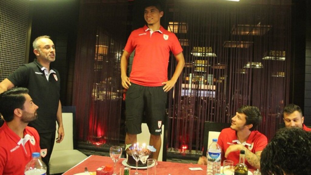 Samsunspor’un Yeni Transferi İshak Doğan’a Erzurum’da Sürpriz!