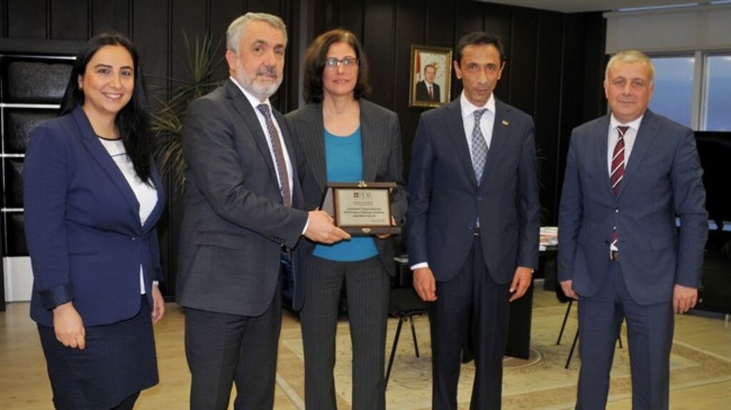 OMÜ Rektörü Bilgiç’e Plaket!