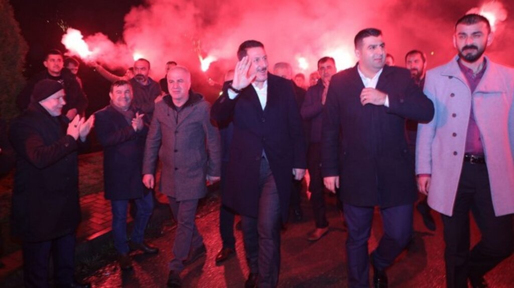 Başkan Tok’un Ev Ziyaretleri Mitinge Dönüşüyor!